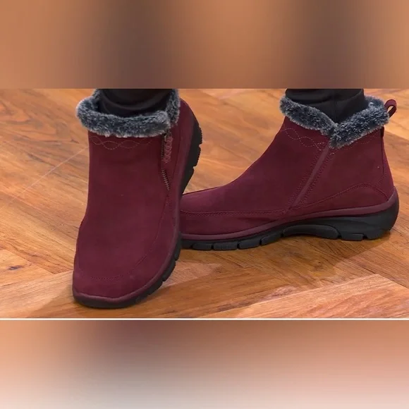 Skechers size 8.5 Burgundy easy going fall essential Suede zip up ankle boot - Picture 2 of 12